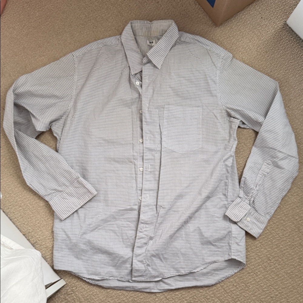 Uniqlo Men's Light Gray Checkered Button Down Shirt